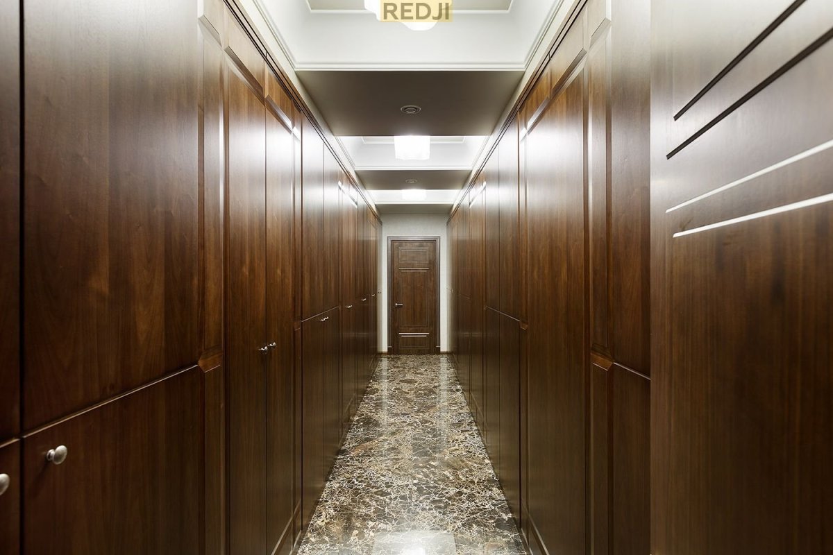 Антивандальная отделка стен в прихожей