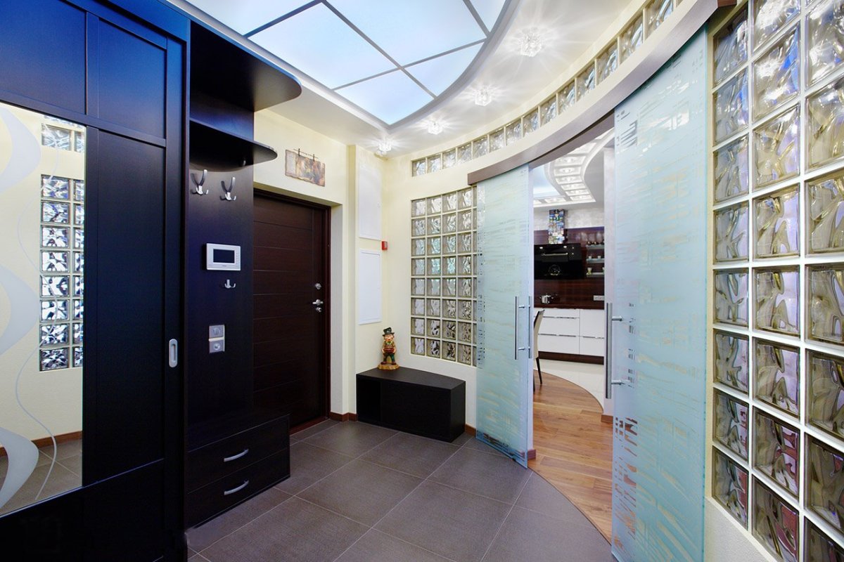 Стеклоблоки в прихожей