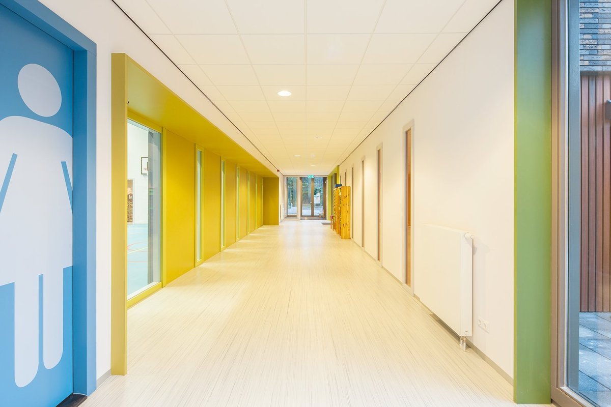 Коридор школы