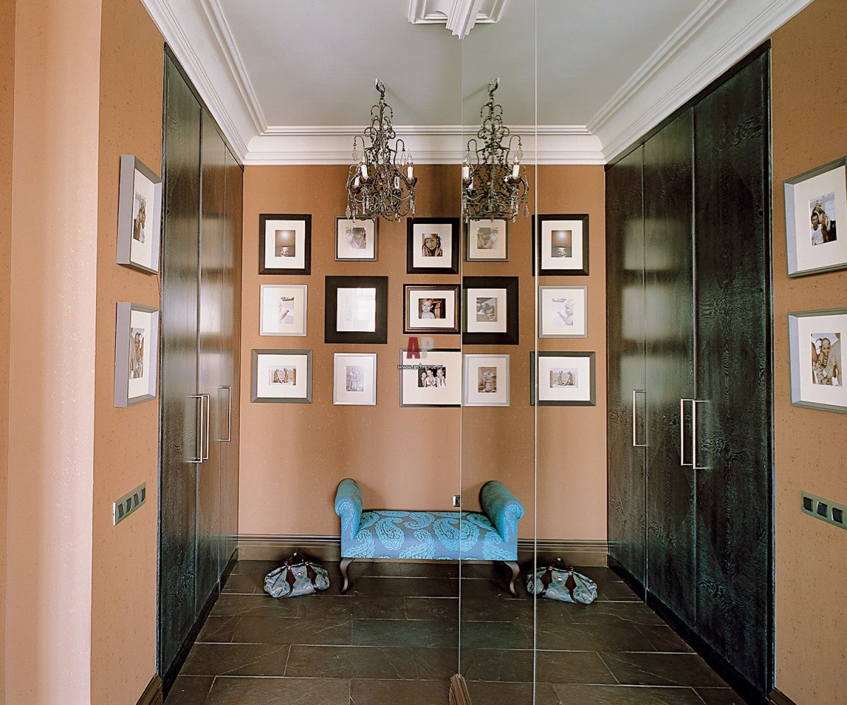 Фоторамки в интерьере прихожей