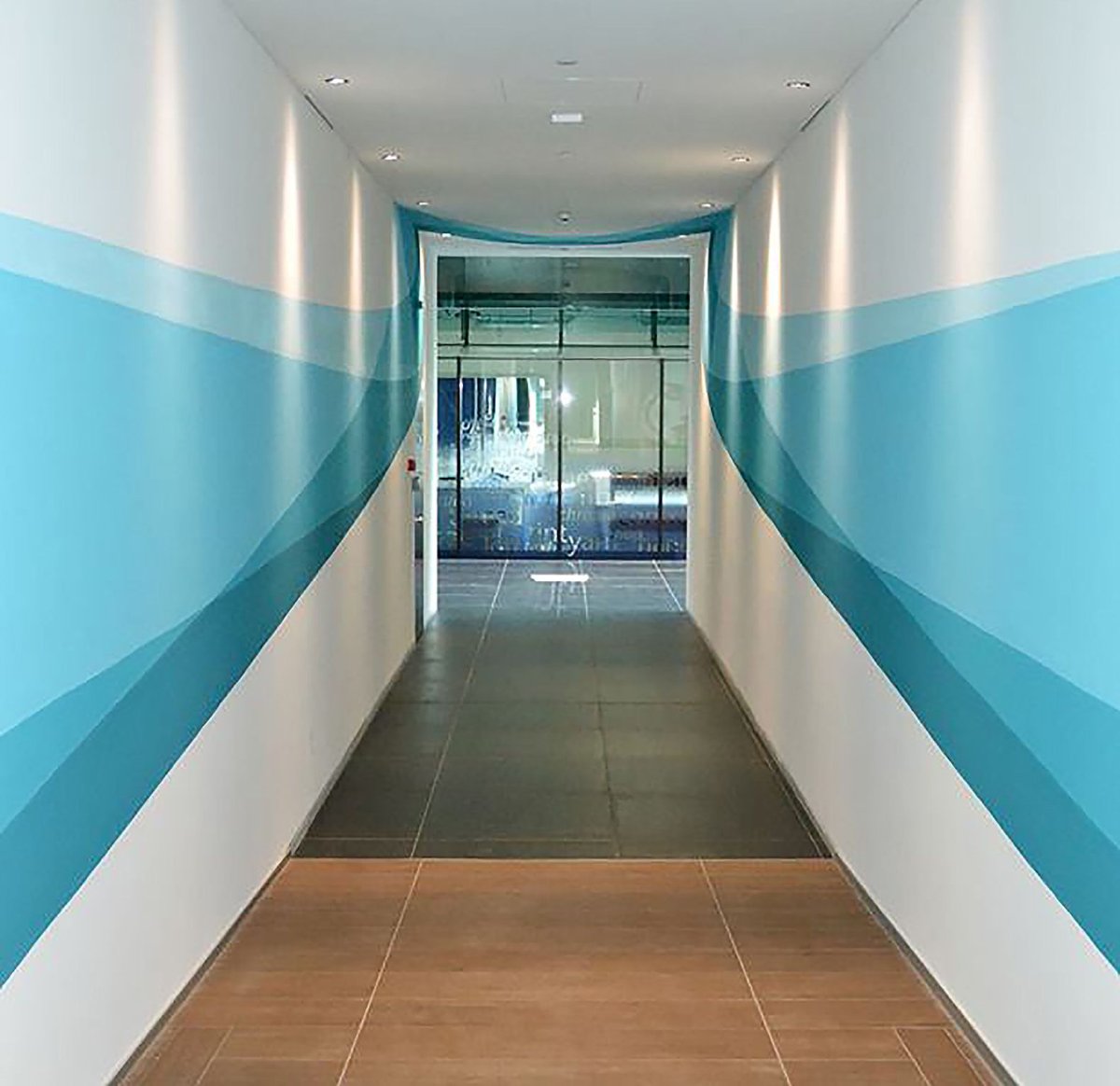 Коридоры школы современные