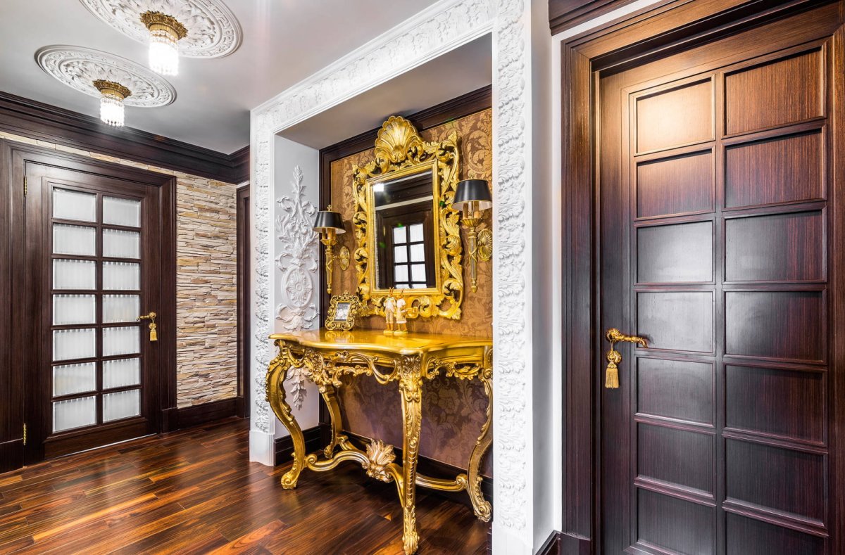 Входные двери в интерьере