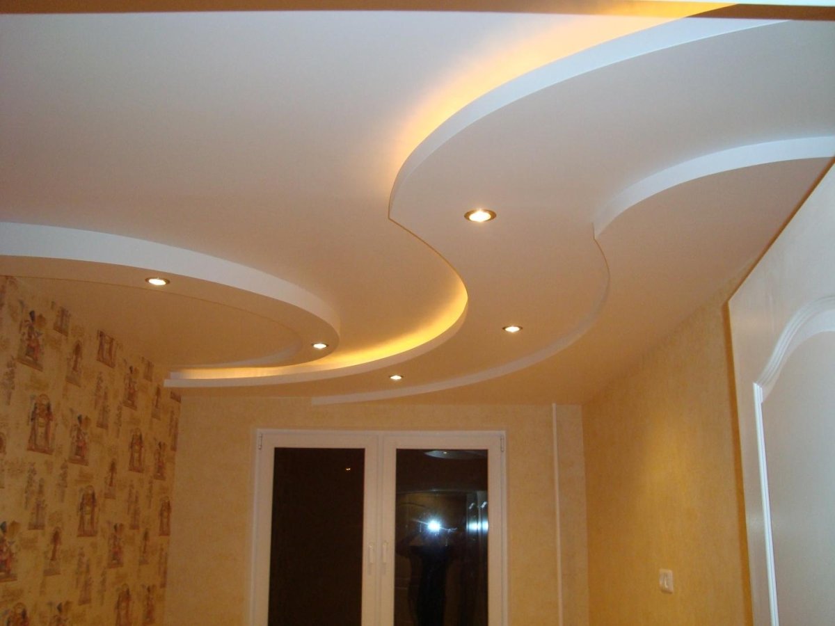 Фигурный гипсокартонный потолок