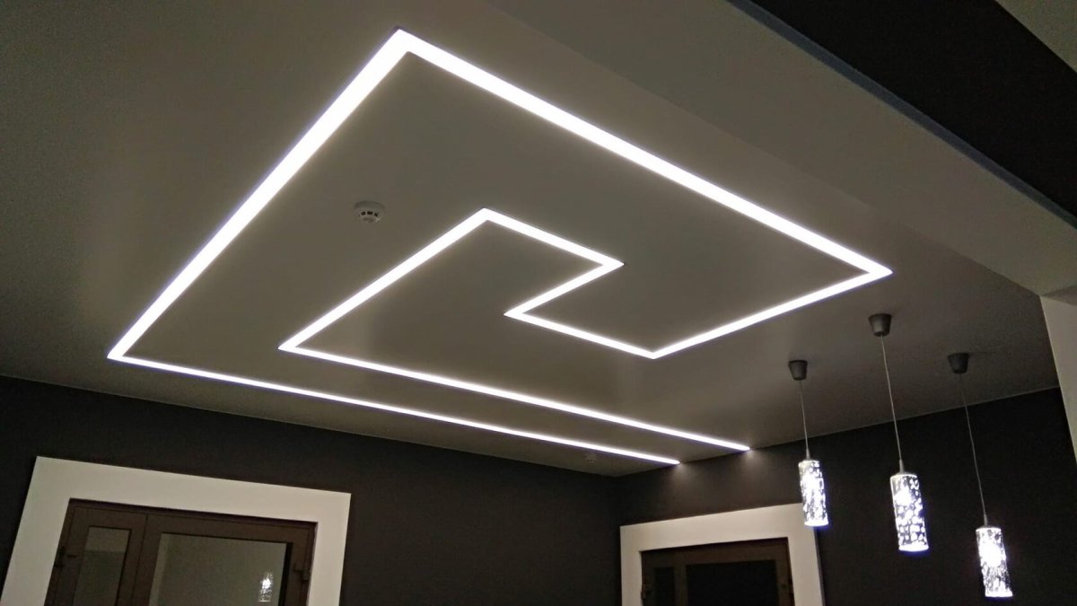 Световые линии на потолке