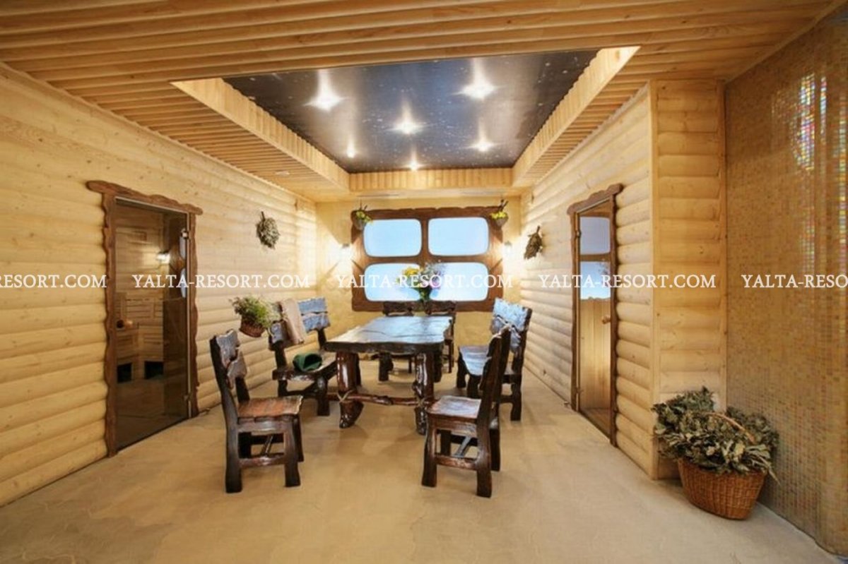 Потолок в комнате отдыха в бане