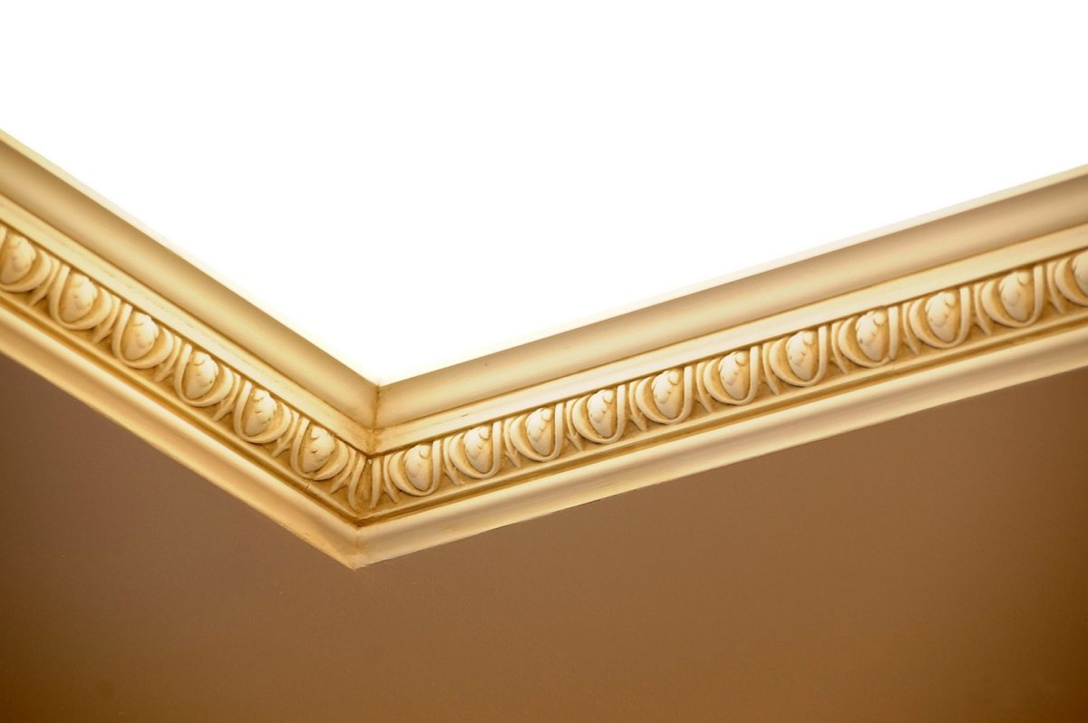 Красивые потолочные плинтуса