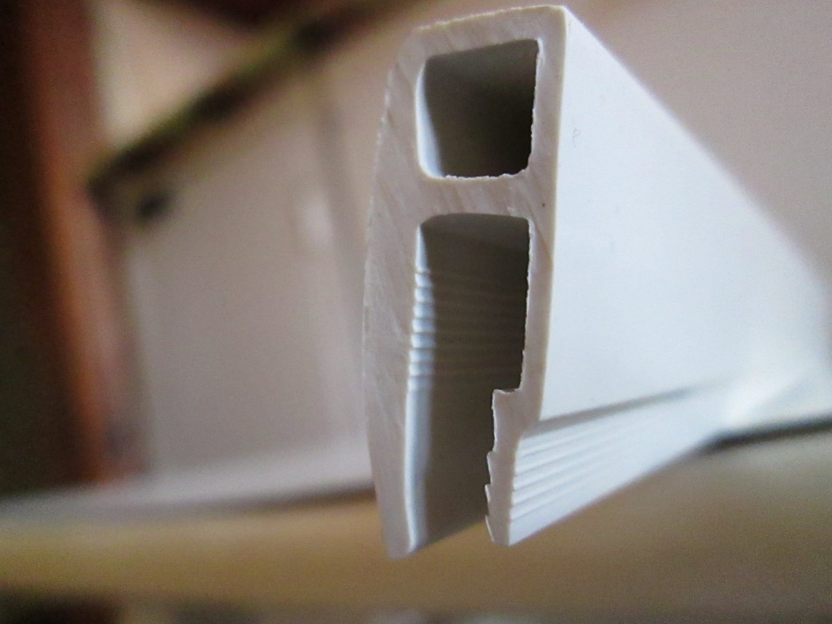 Натяжной потолок с коробом