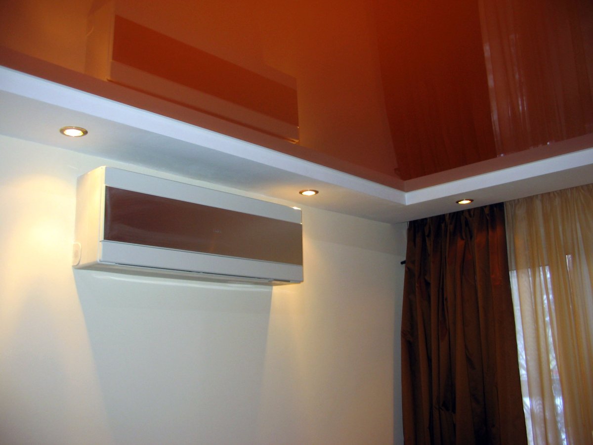 Плинтус для натяжного потолка