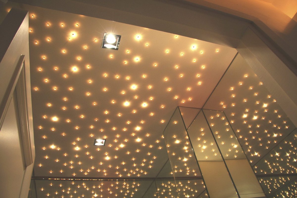 расположение светильников на потолке из гипсокартона в зале