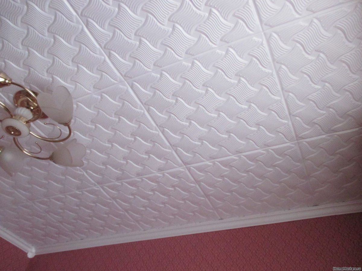 Потолочная плитка в комнате