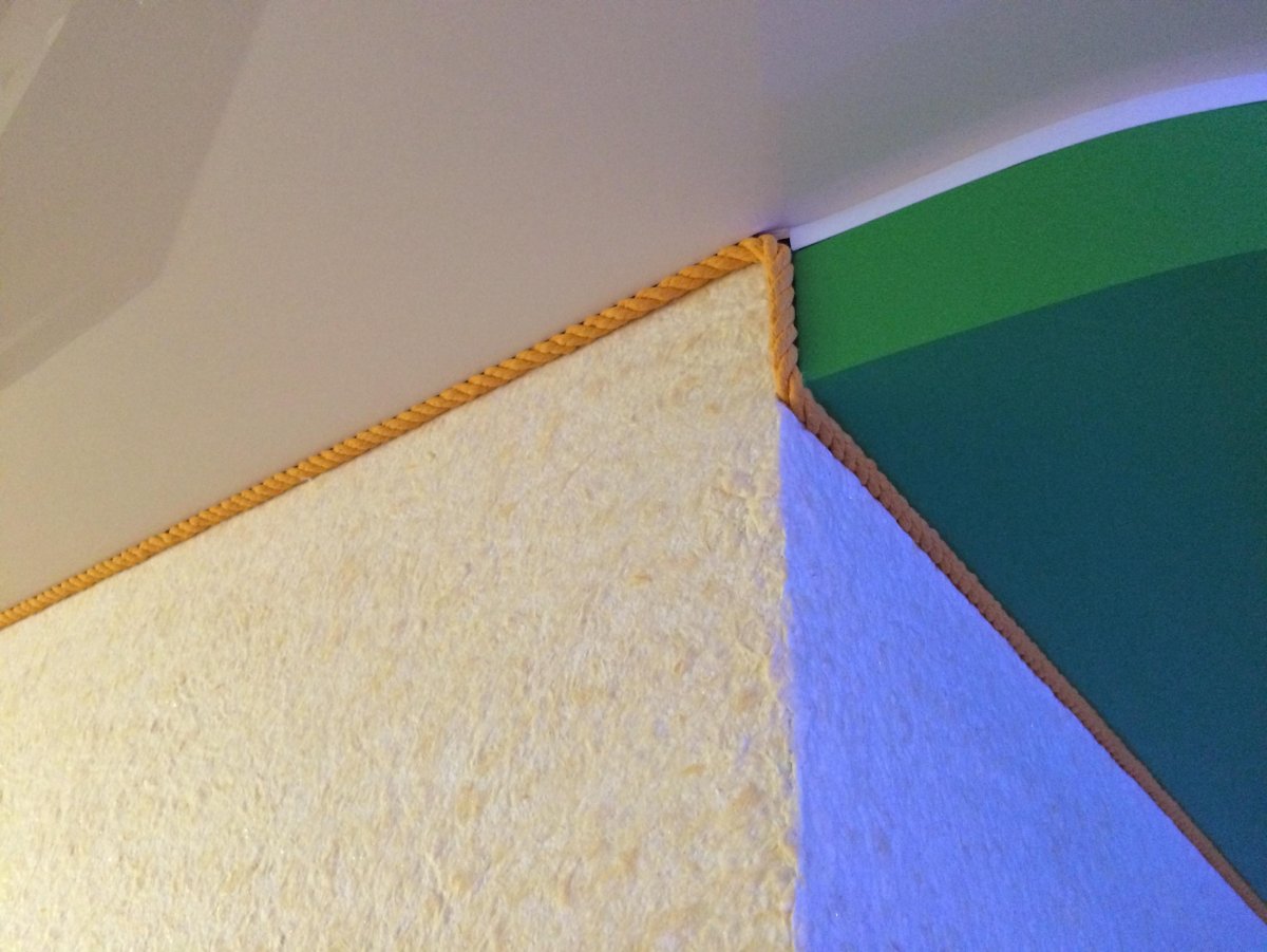 Декоративная вставка для натяжных потолков