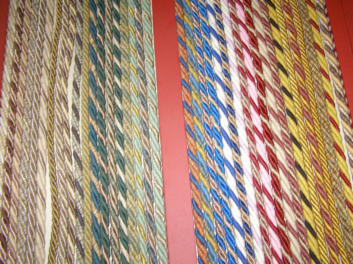 Декоративный шнур для обоев на стену