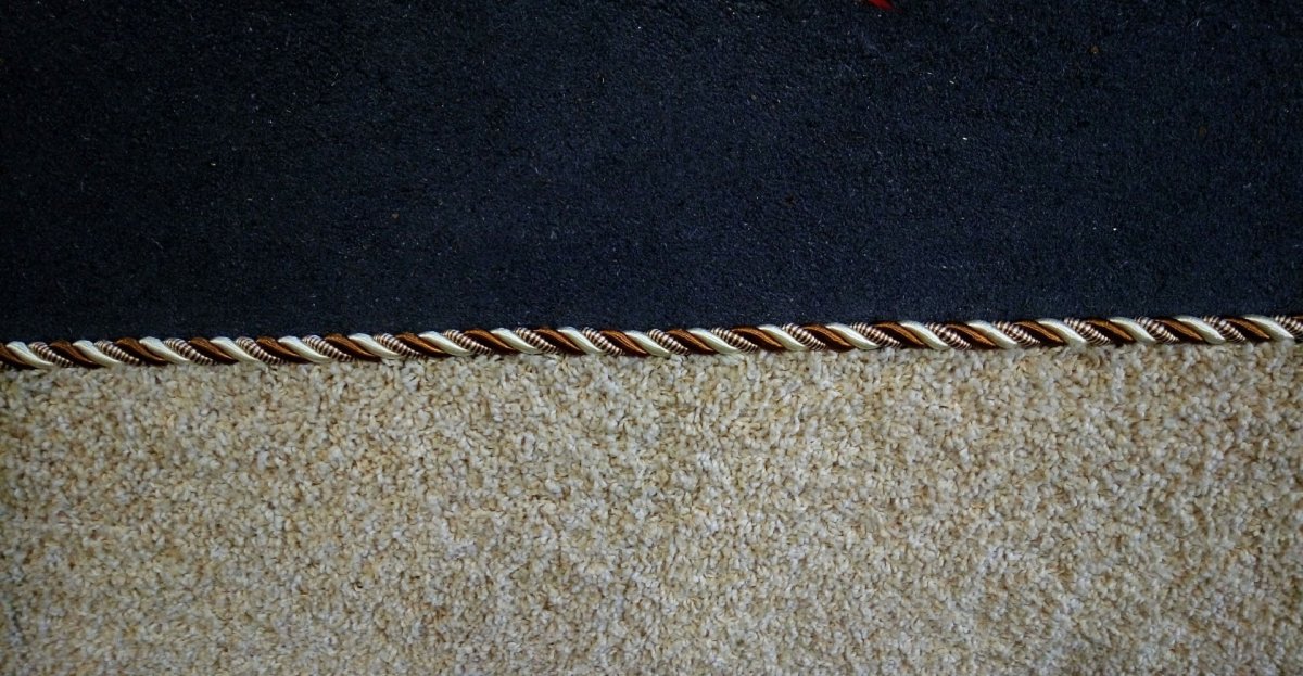 Отделка потолка жидкими обоями