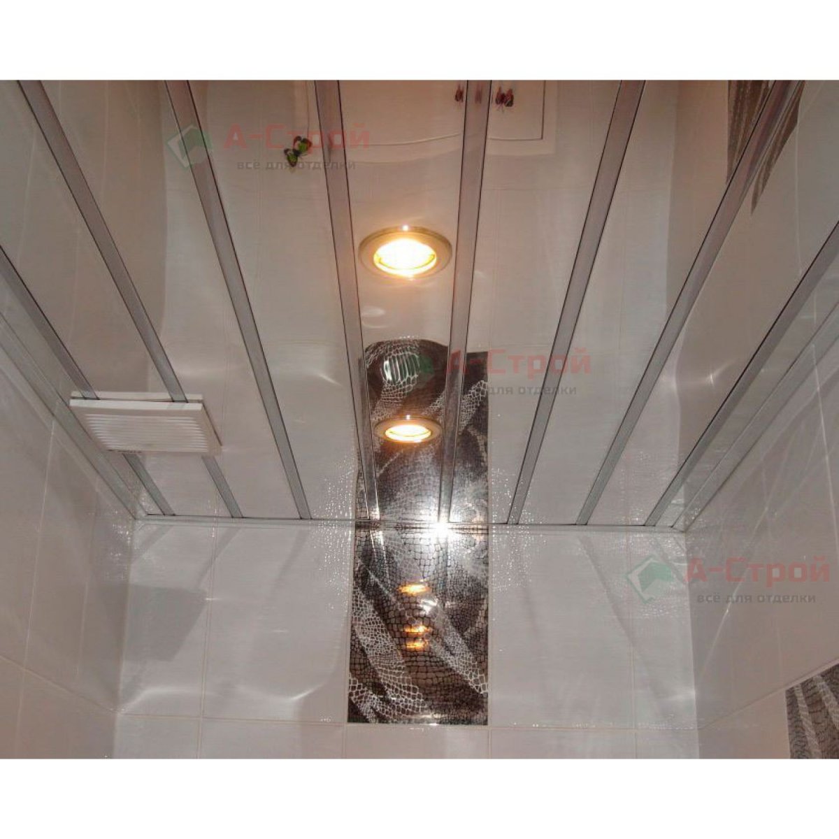 Реечный потолок зеркальный в ванной Албес суперхром