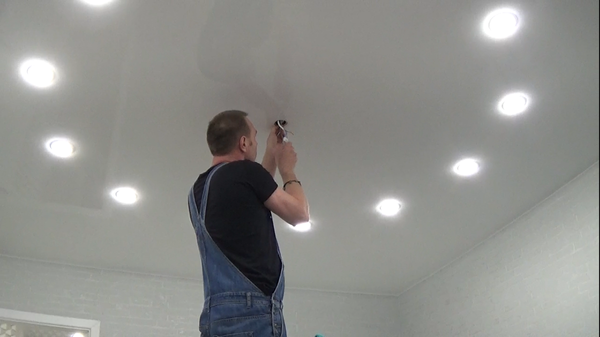 Монтаж потолочных светильников