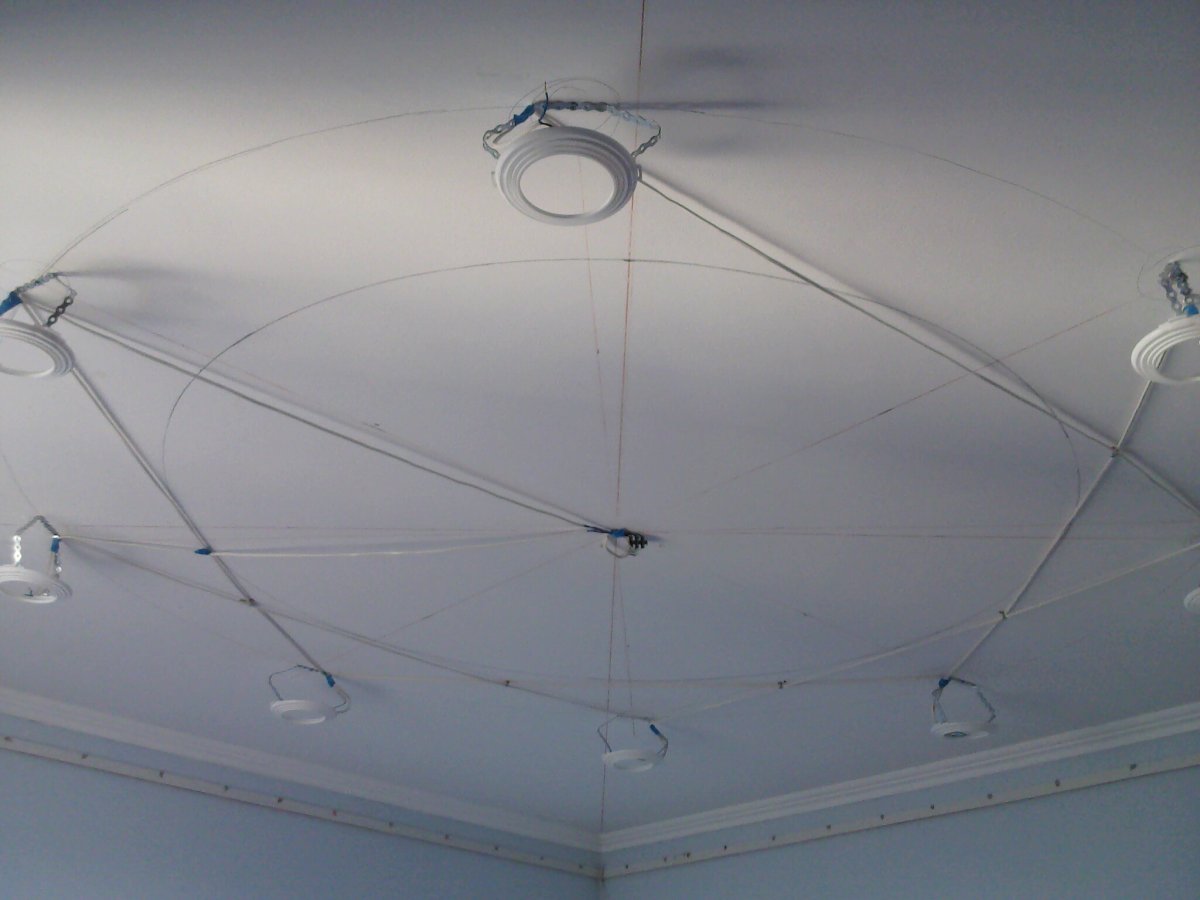 Крепление светильника на натяжной потолок