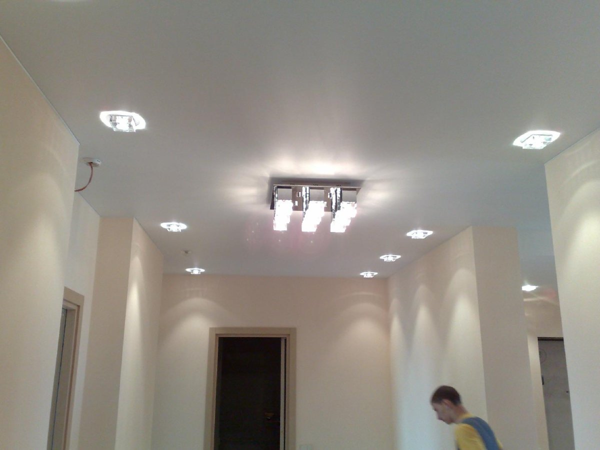 Светильники на установленный натяжные потолки