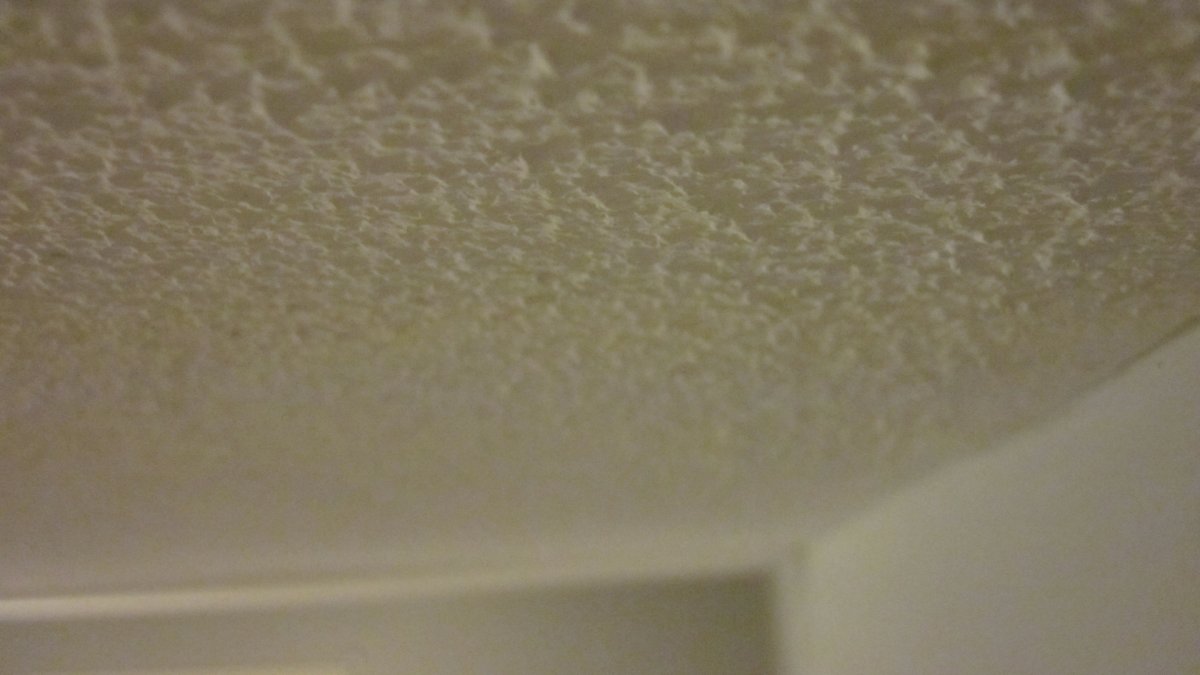 Обои на потолок скрывающие неровности