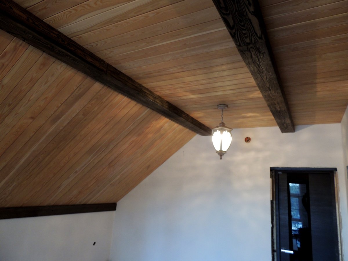 Потолок балки и вагонка