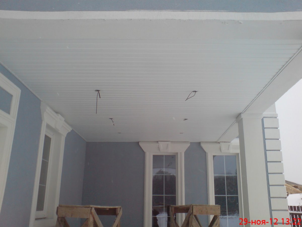 Подшивка потолка фанерой