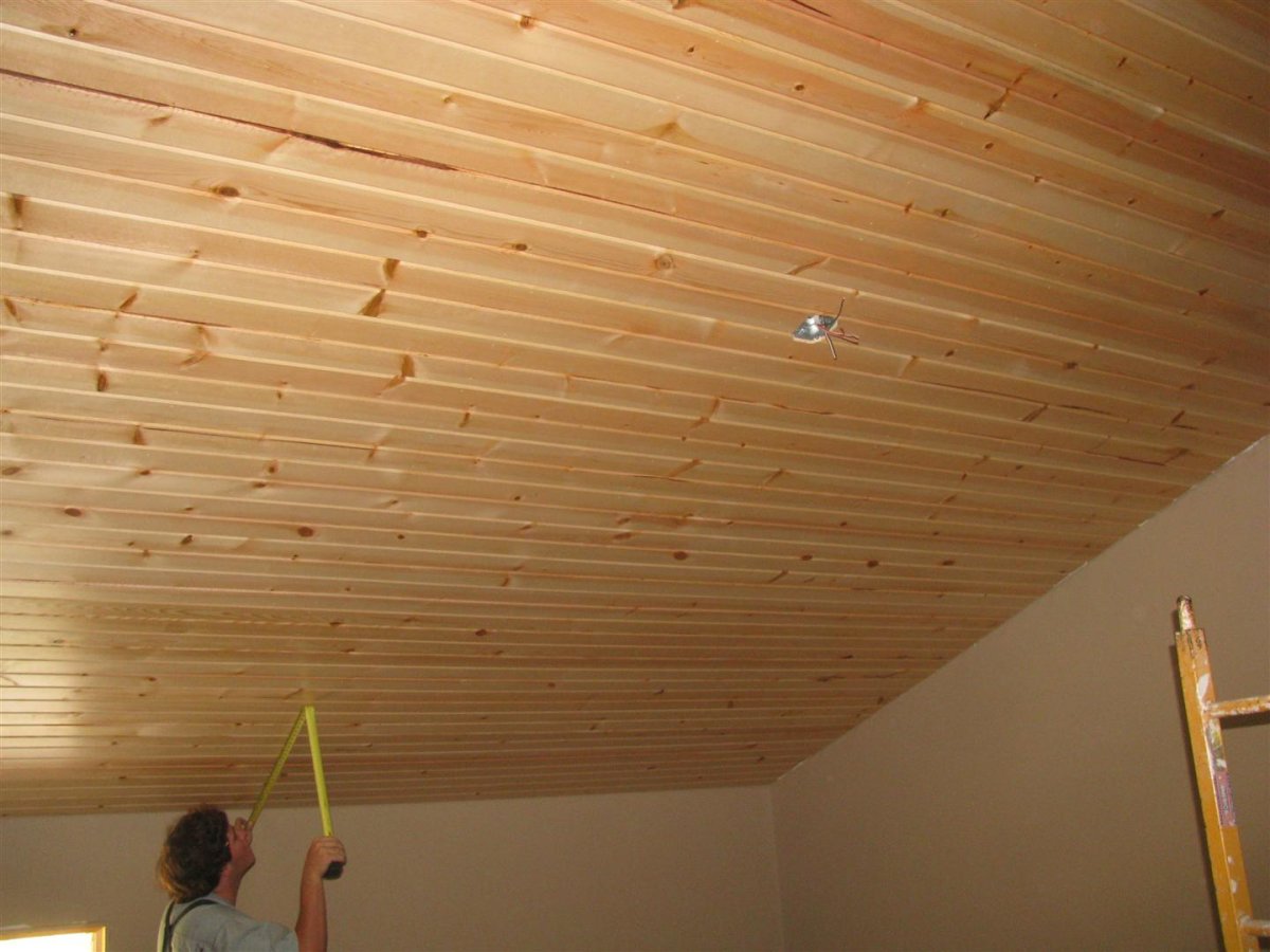 Деревянный потолок в гараже