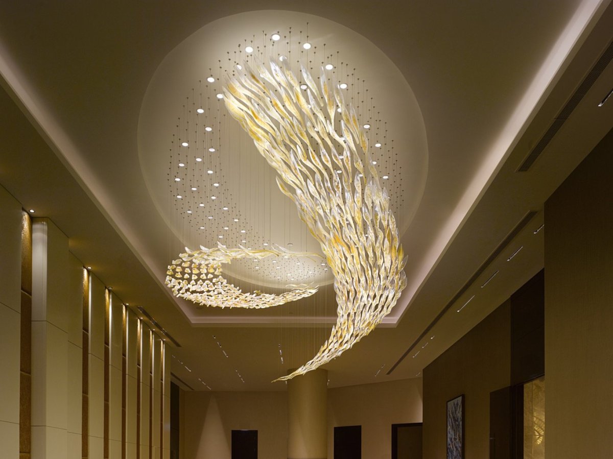 Современные светильники для натяжных потолков