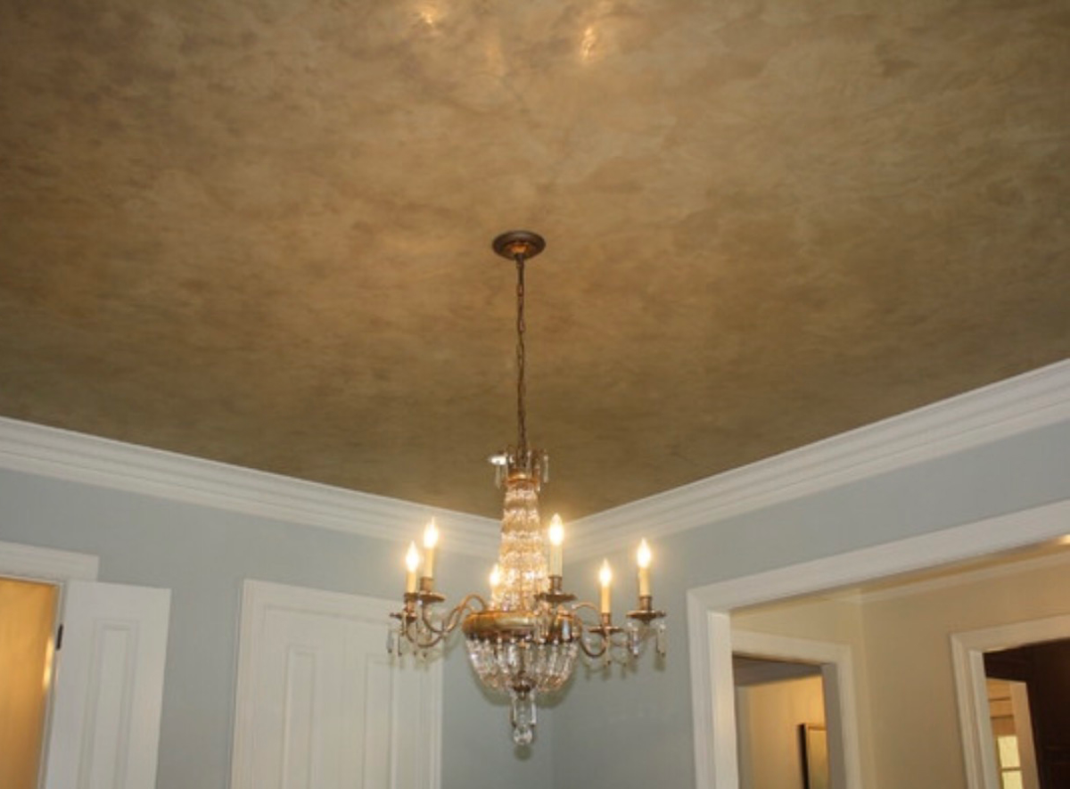 Оштукатуренный потолок