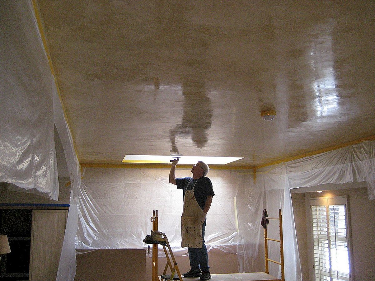 Текстурная краска для потолка