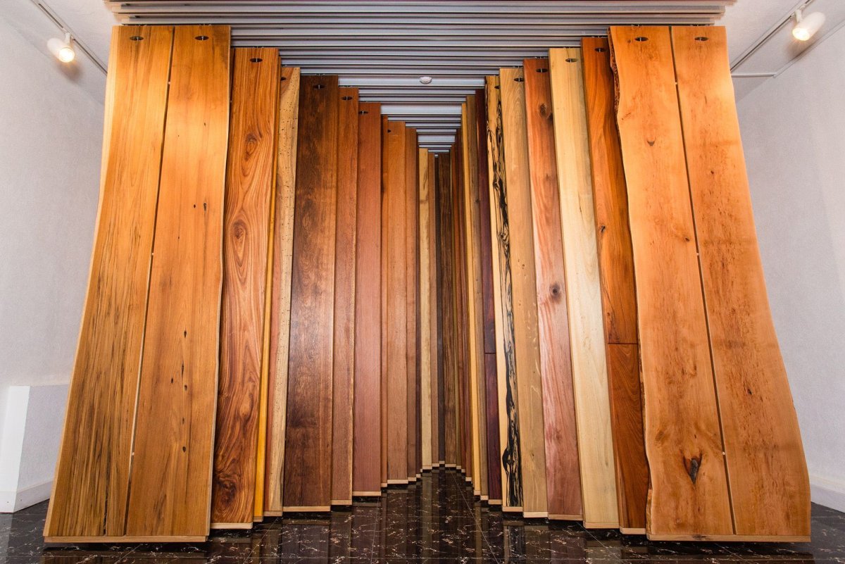 Необрезные доски в интерьере