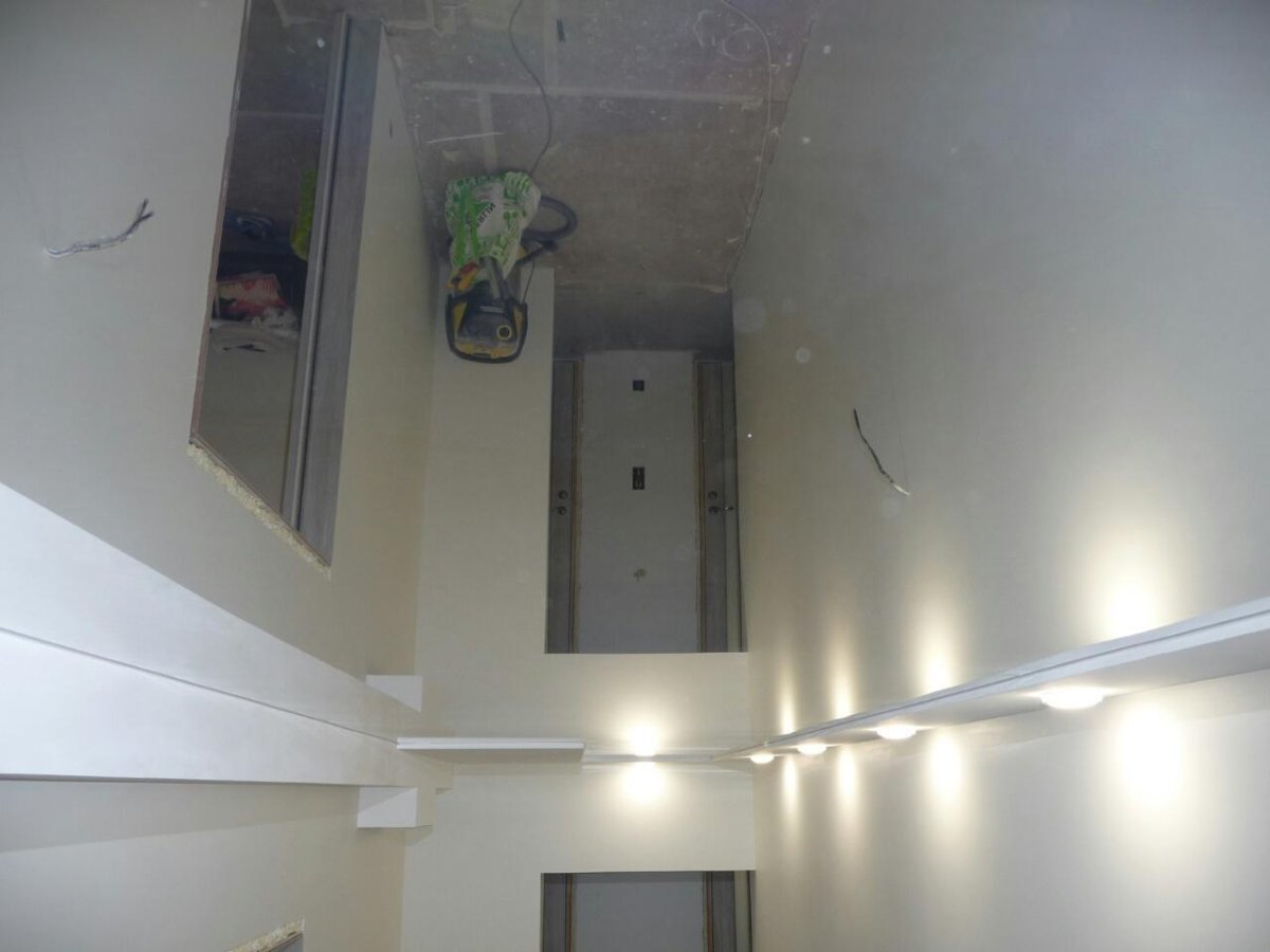 Спаянные натяжные потолки в спальне