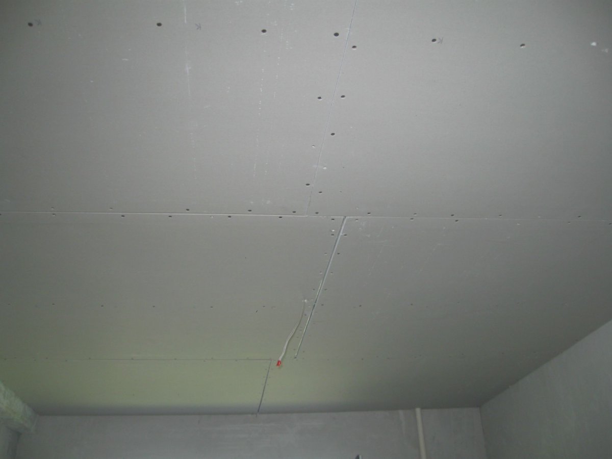 Потолочные плинтуса из пенопласта для натяжных потолков