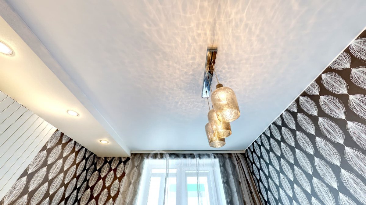 Шов на матовом потолке