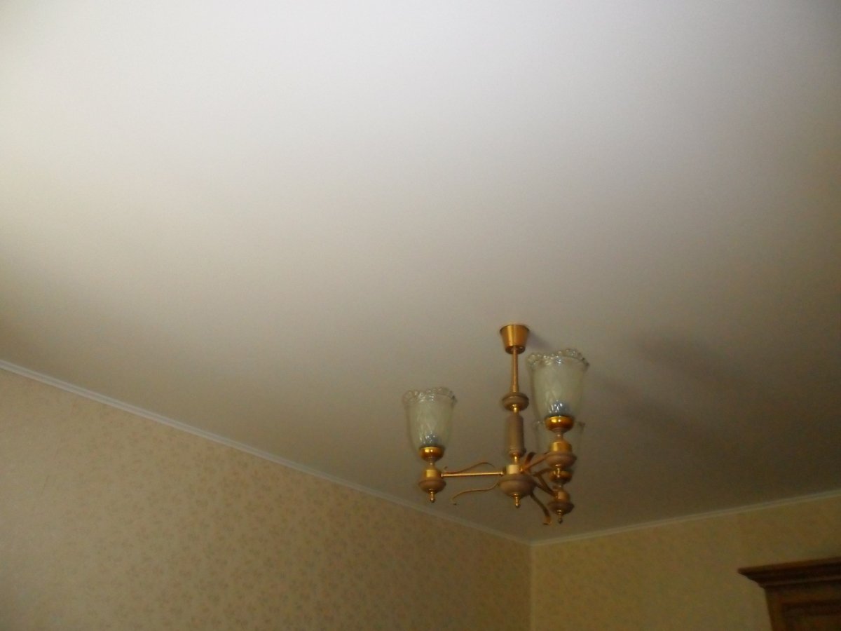 Шов на матовом потолке