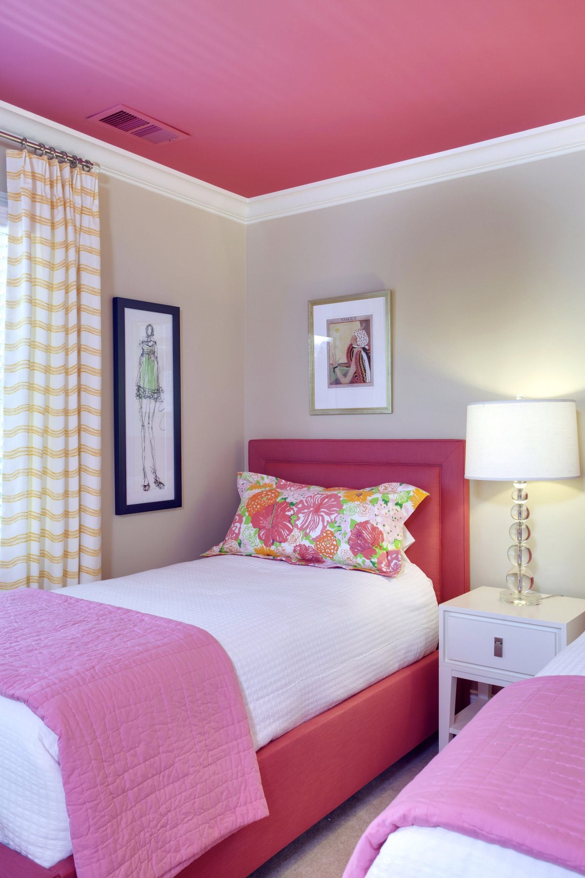 Спальня в розово серых тонах