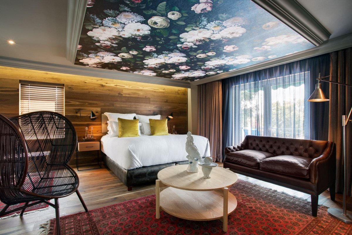 Теневой натяжной потолок в интерьере