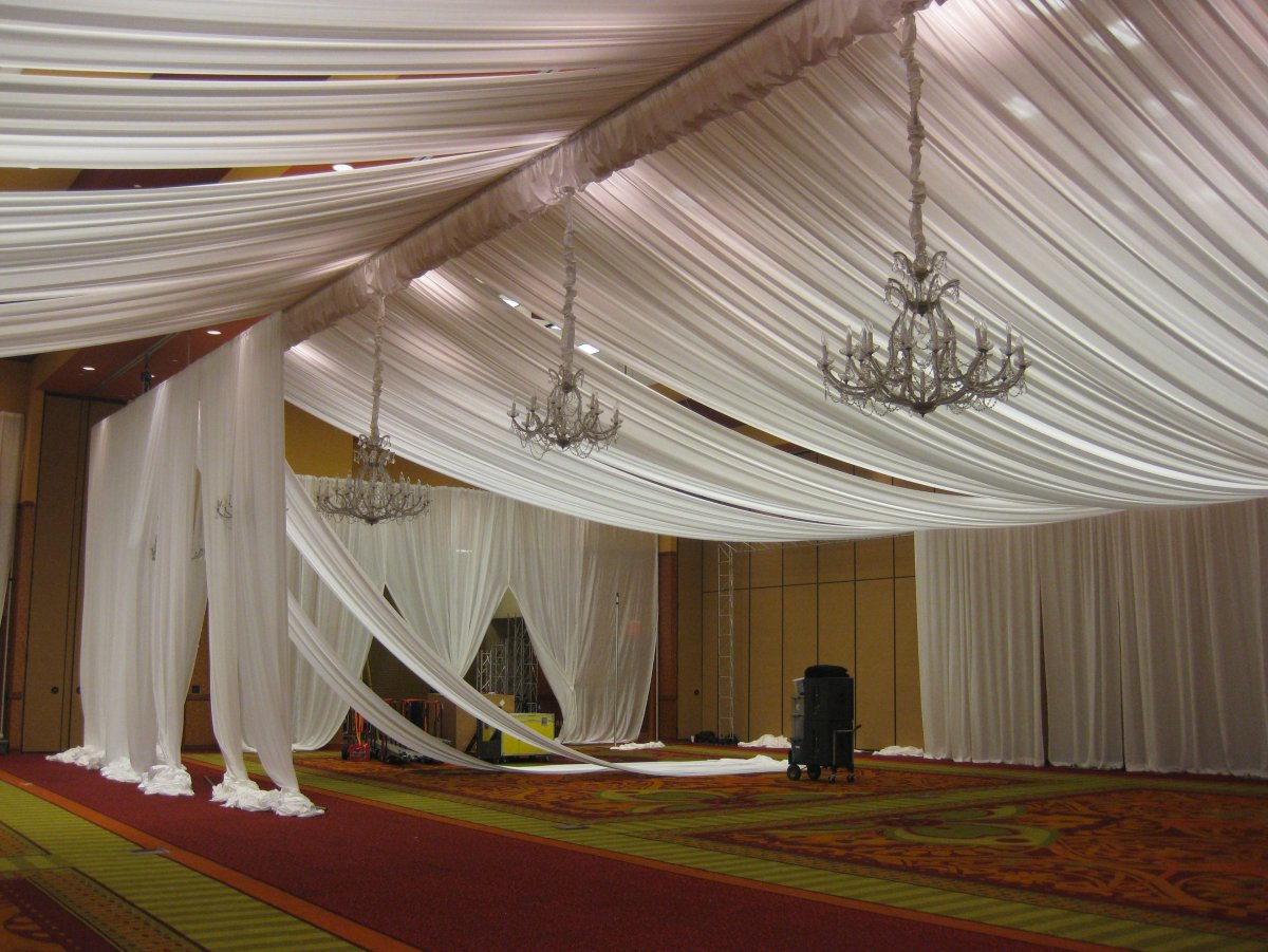 Драпировка потолка