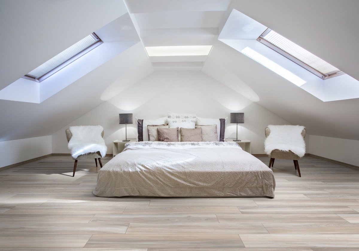 Спальня с мансардной крышей