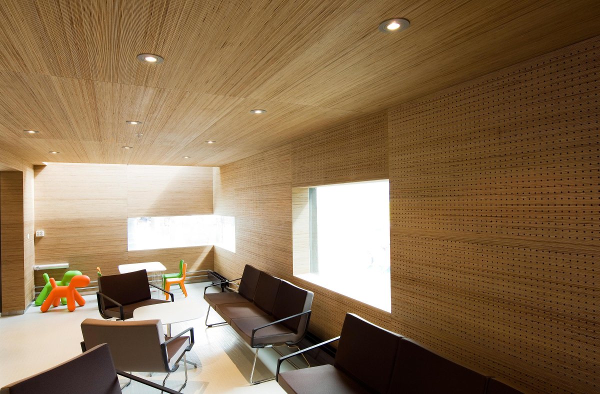 Отделка потолка из фанеры