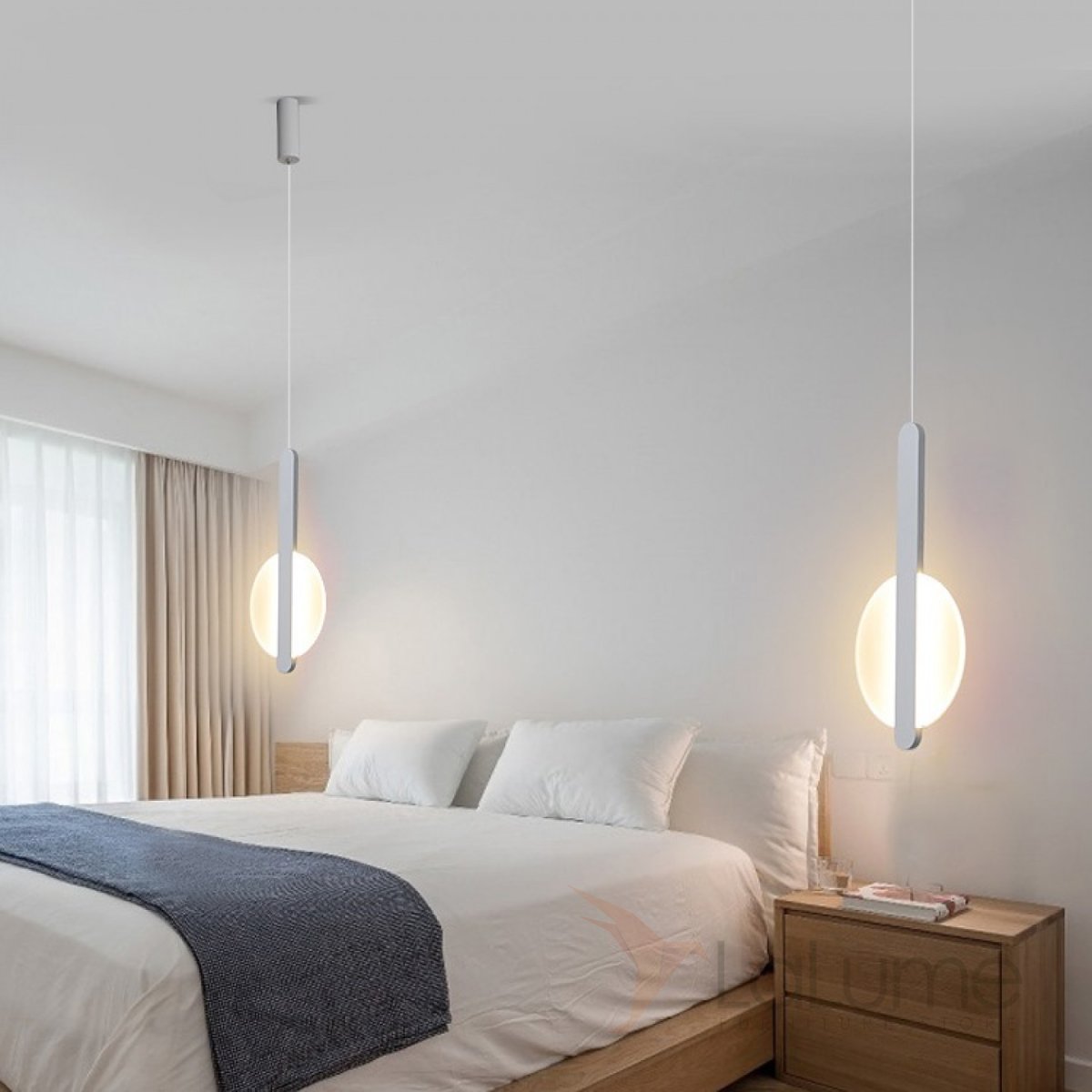 Подвесные светильники в спальне над кроватью