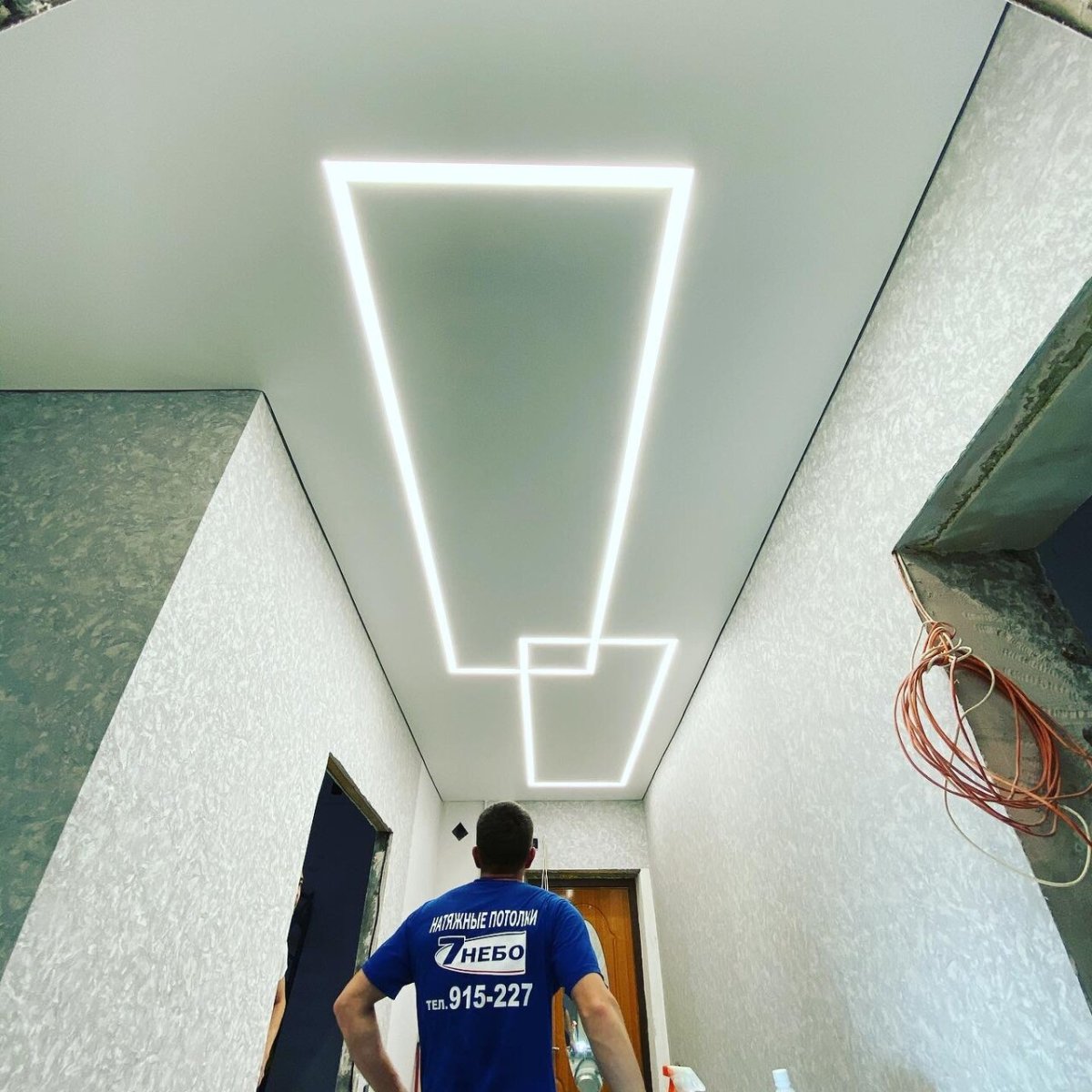 Линейные светильники встроенные в стену