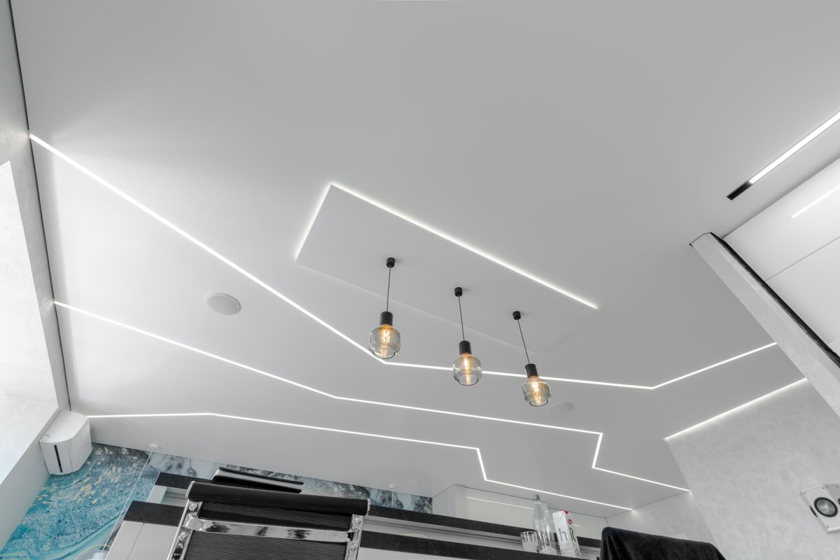 Круглые световые линии на потолке