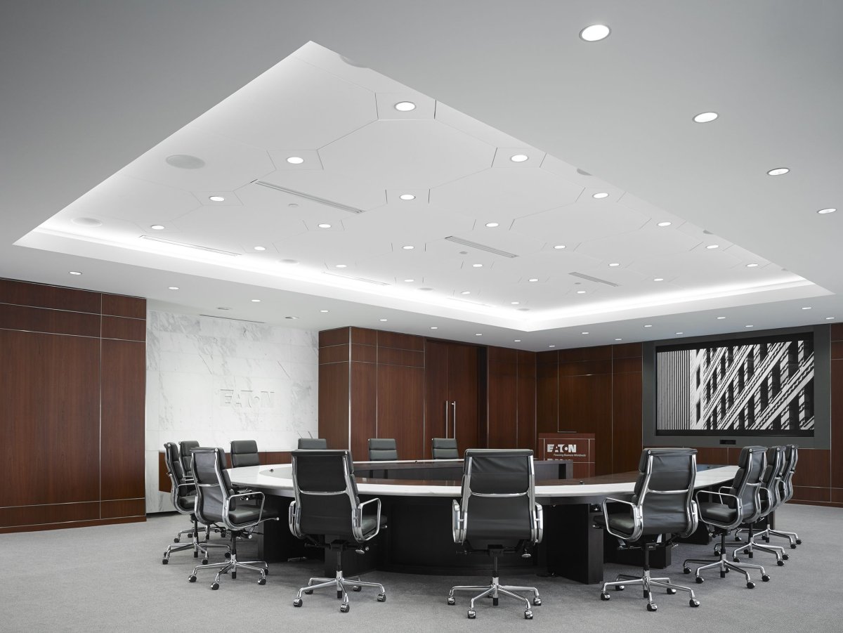 Дизайн потолка в офисе