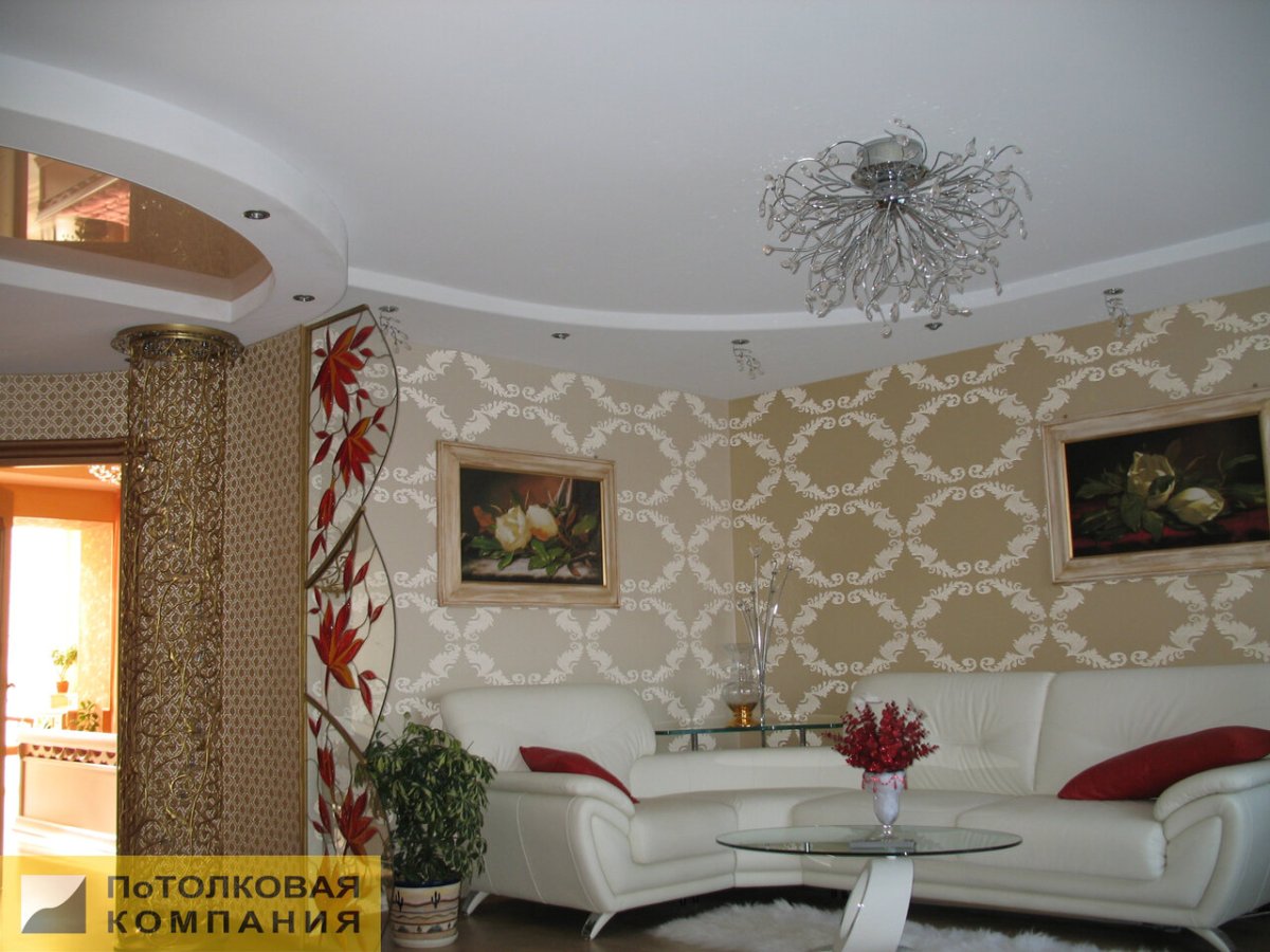 Потолки натяжные с чёрным орнаментом