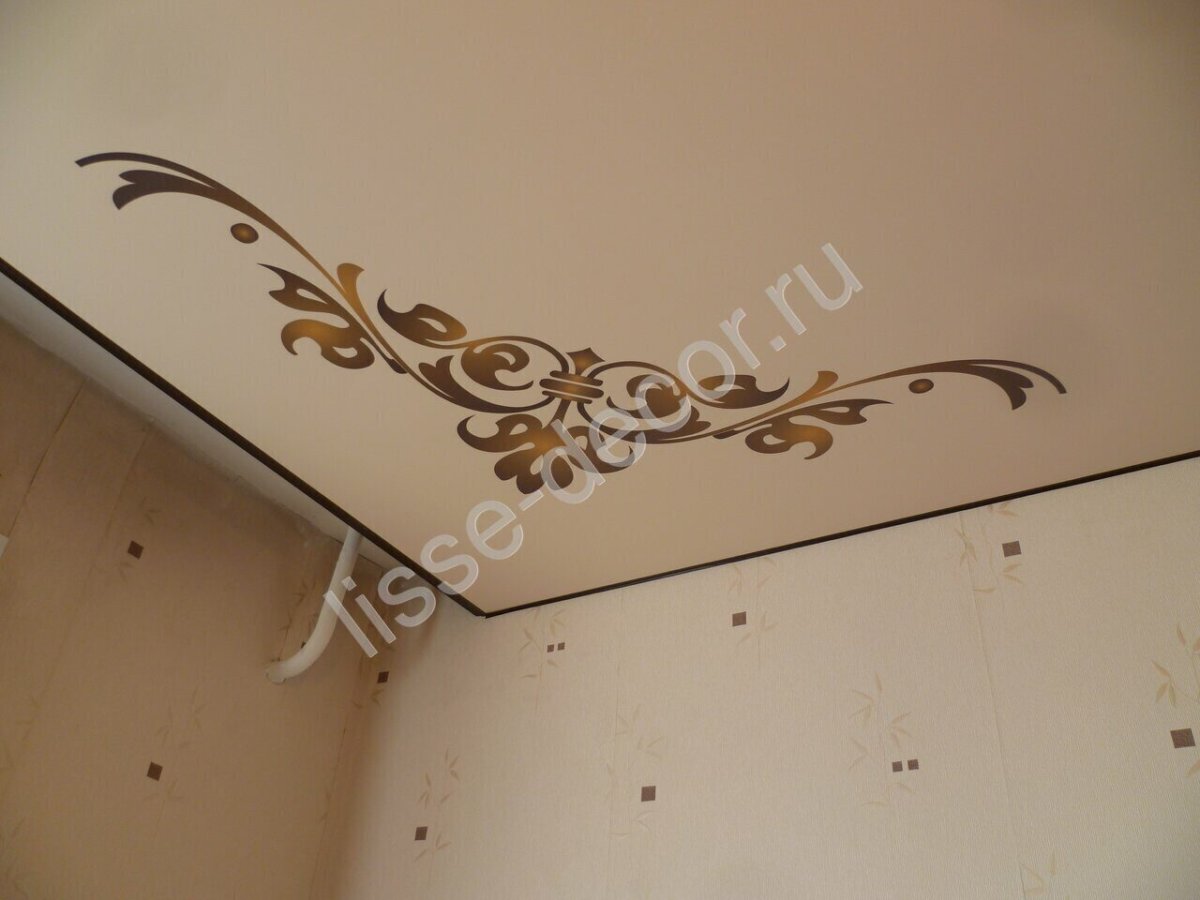 Фотопечать под люстру на натяжной потолок