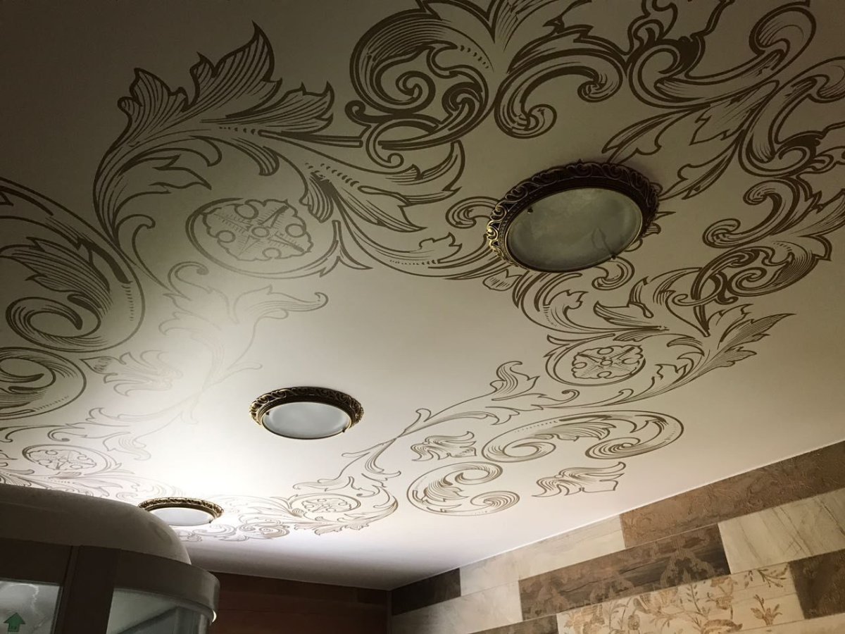 Натяжные потолки с узорами