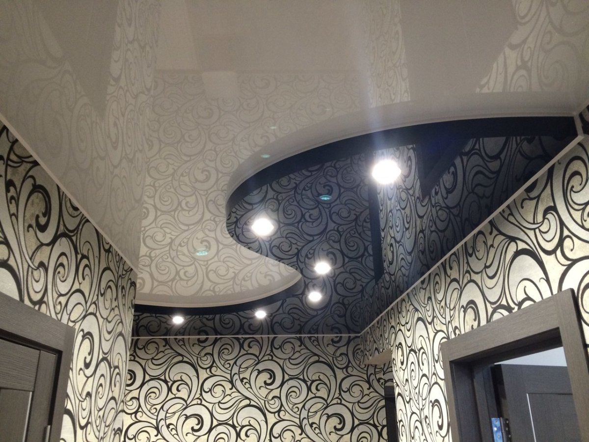 Натяжные потолки с орнаментом