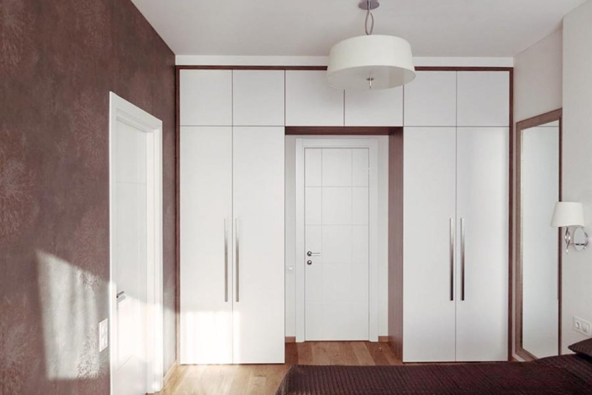Шкаф в прихожую под потолок