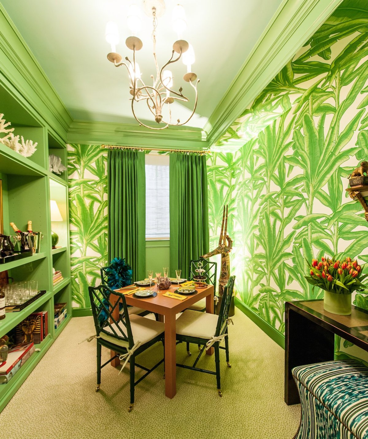 Цветной потолок на кухне