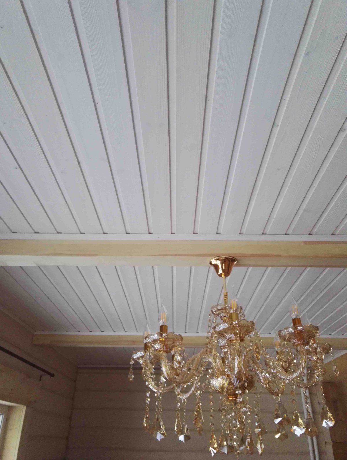 Деревянный потолок