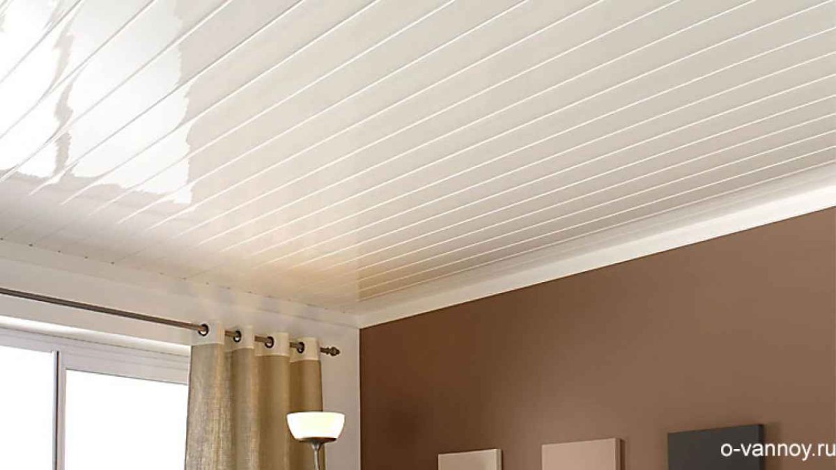 Отделка потолка в деревянном доме